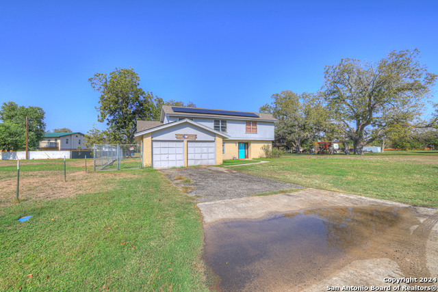 Details for 10 Cherry Hill Dr, Seguin, TX 78155
