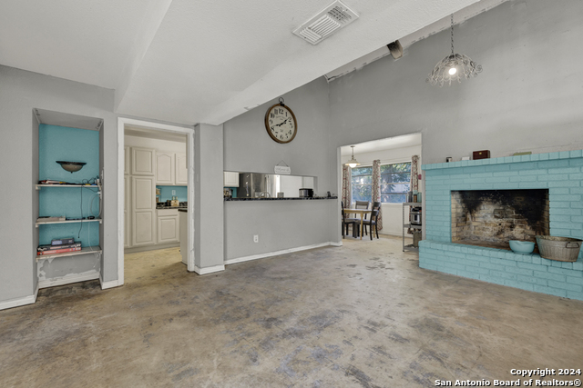 Image 13 of 40 For 10 Cherry Hill Dr