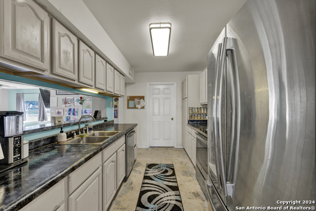 Image 18 of 40 For 10 Cherry Hill Dr