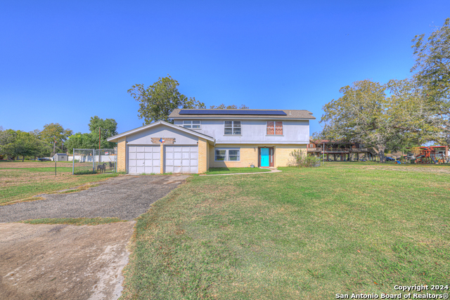 Image 2 of 40 For 10 Cherry Hill Dr