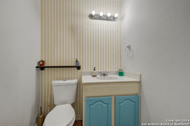 Image 21 of 40 For 10 Cherry Hill Dr