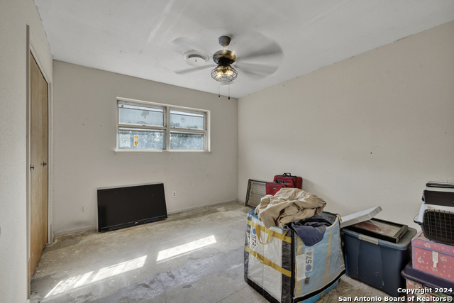 Image 28 of 40 For 10 Cherry Hill Dr