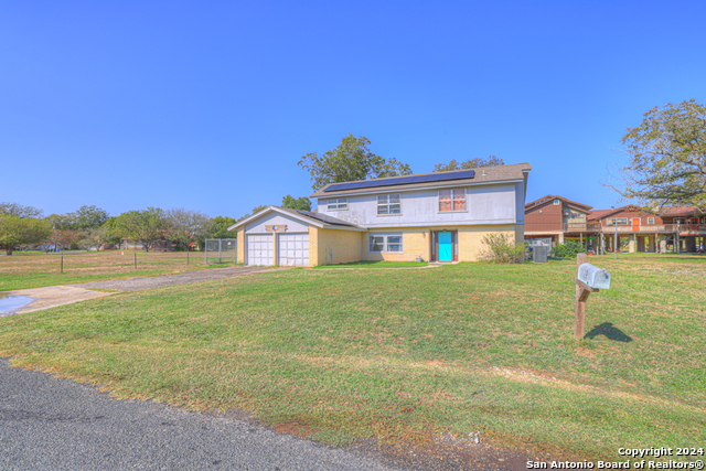 Image 4 of 40 For 10 Cherry Hill Dr