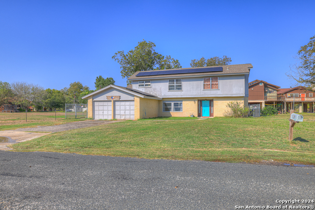 Image 5 of 40 For 10 Cherry Hill Dr