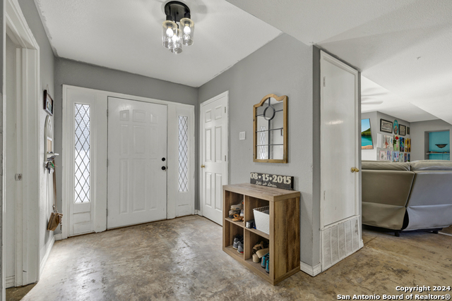 Image 7 of 40 For 10 Cherry Hill Dr