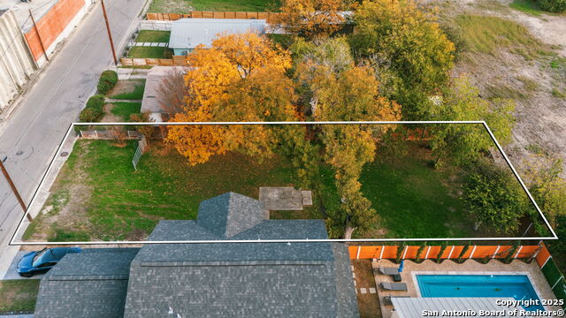 Image 5 of 11 For 212 Clay St