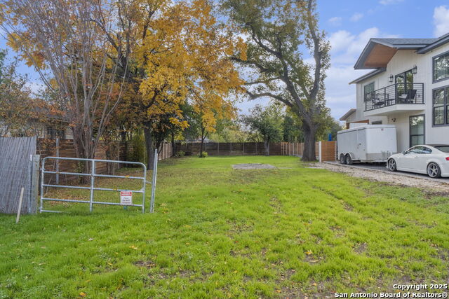 Image 7 of 11 For 212 Clay St