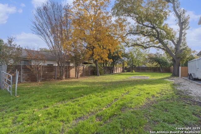 Image 8 of 11 For 212 Clay St