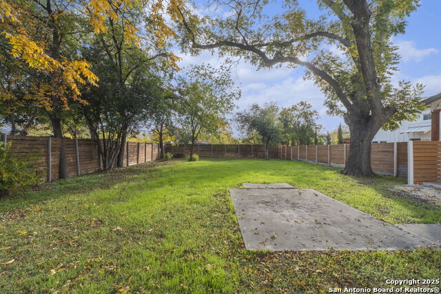 Image 9 of 11 For 212 Clay St