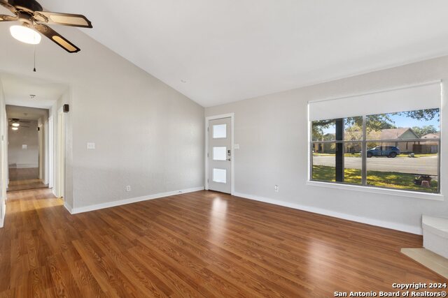 Image 13 of 36 For 8 Roselawn Cir