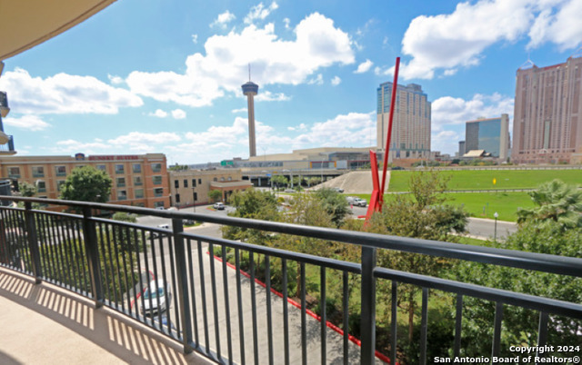 Details for 215 Center St  301, San Antonio, TX 78202