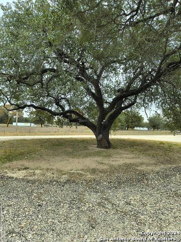 Listing photo id 1 for 16611 Interstate 35 N