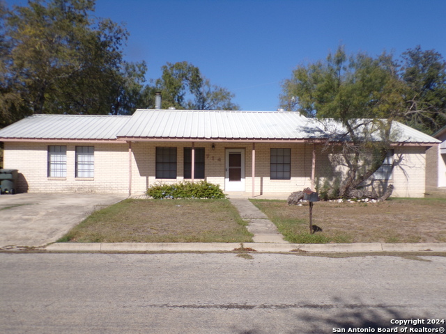 Details for 714 Barton St, Uvalde, TX 78801