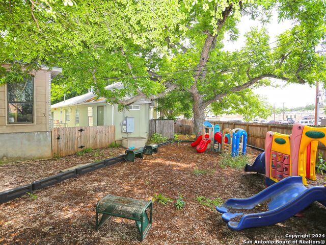 Listing photo id 4 for 103 Marcia Pl