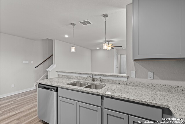 Listing photo id 7 for 812 Ryan Crossing  812