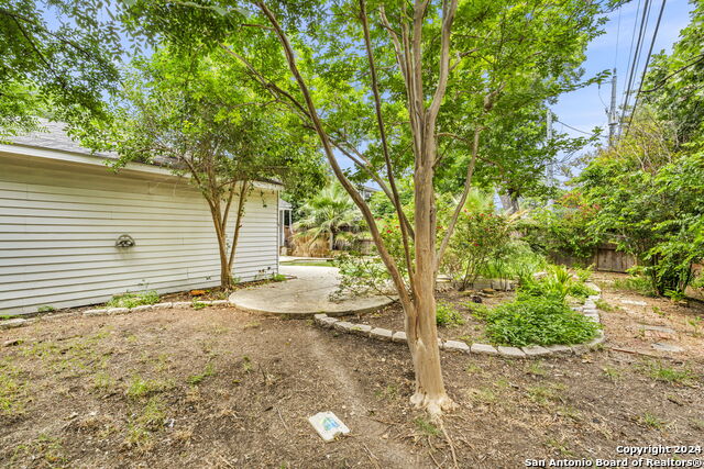 Image 33 of 34 For 127 Mariposa Dr W