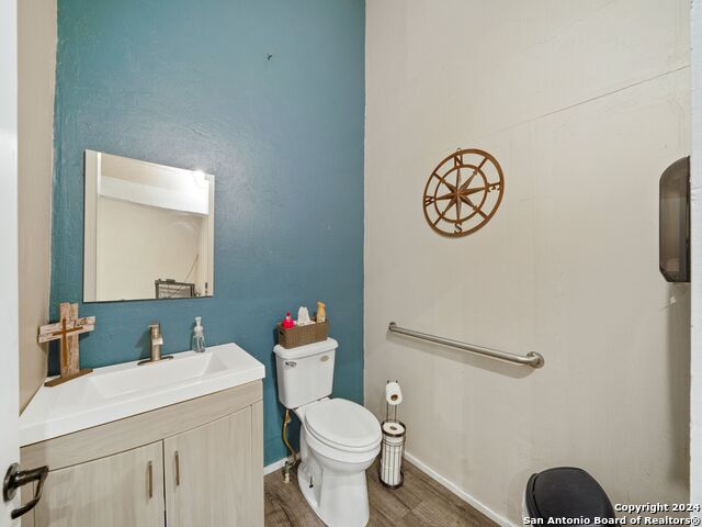 Listing photo id 14 for 1006 C St  