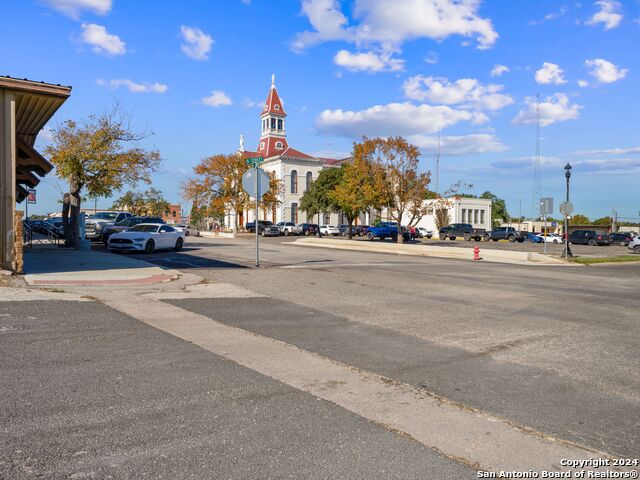 Listing photo id 20 for 1006 C St  