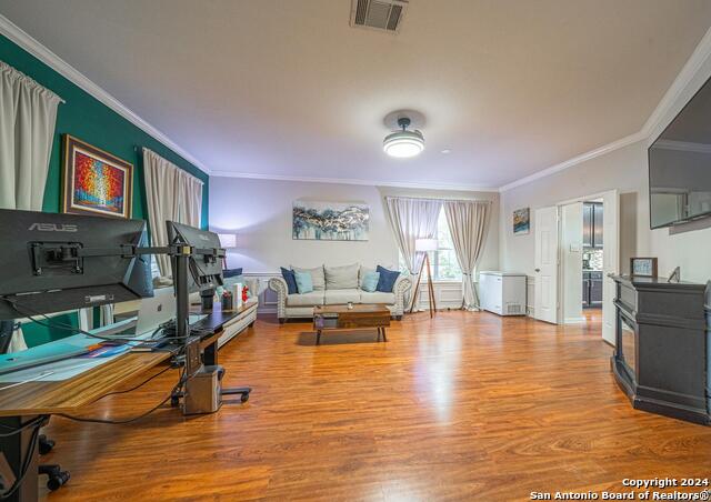 Listing photo id 9 for 995 Oak Park