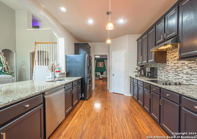 Listing photo id 13 for 995 Oak Park