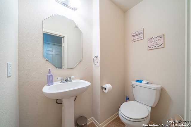 Listing photo id 26 for 995 Oak Park