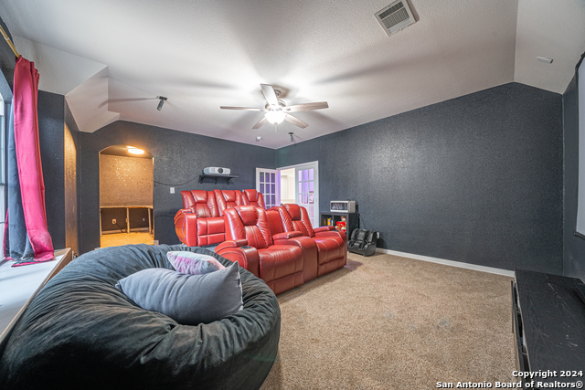 Listing photo id 30 for 995 Oak Park