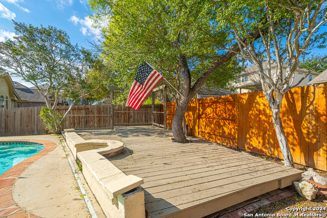 Listing photo id 48 for 995 Oak Park