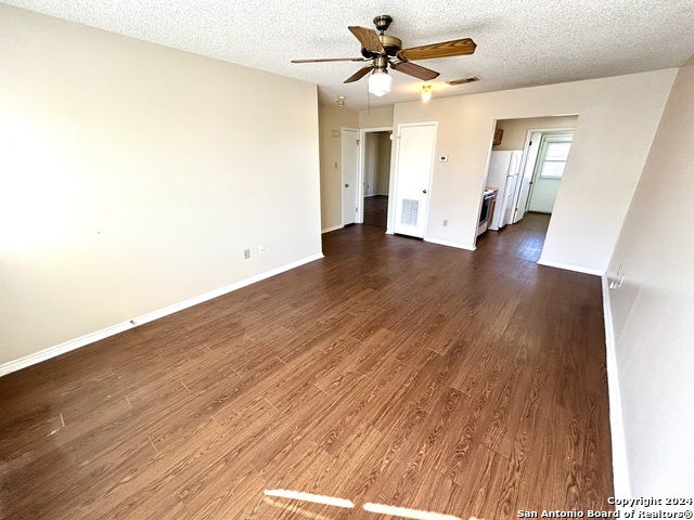 Image 4 of 18 For 4545 Hoeneke St  301