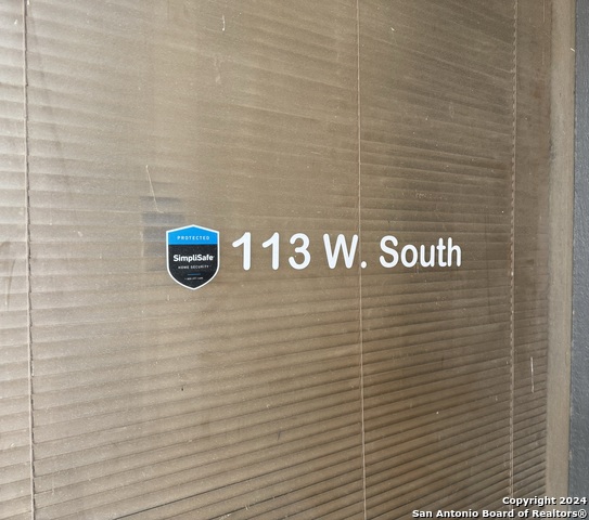 Listing photo id 11 for 111 West St S