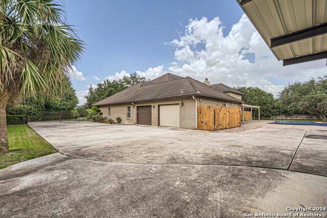 Listing photo id 36 for 115 Canter Gait