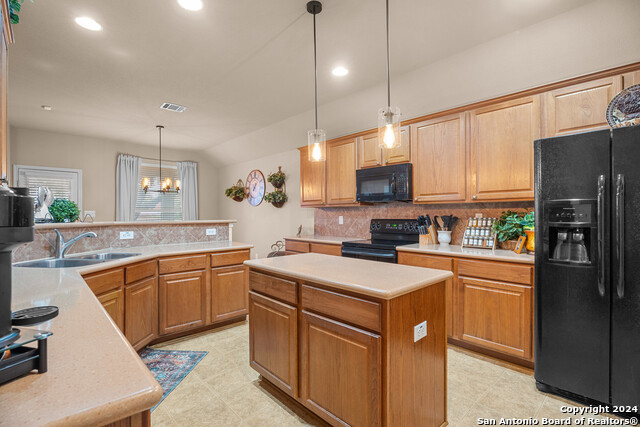 Listing photo id 14 for 3314 Dovetree Ln