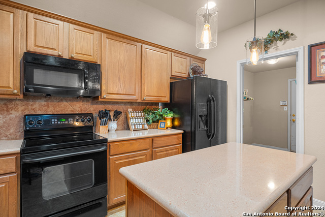 Listing photo id 16 for 3314 Dovetree Ln