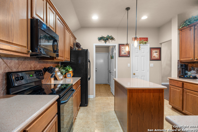 Listing photo id 17 for 3314 Dovetree Ln