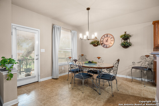 Listing photo id 18 for 3314 Dovetree Ln