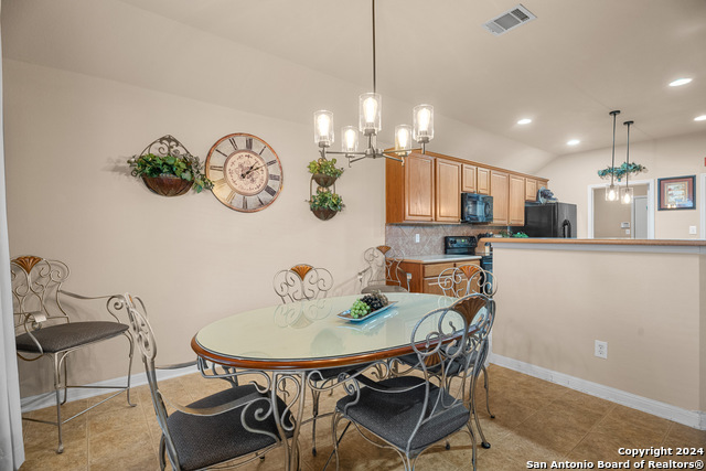 Listing photo id 19 for 3314 Dovetree Ln