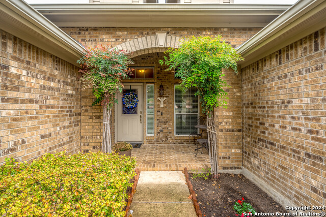 Listing photo id 3 for 3314 Dovetree Ln