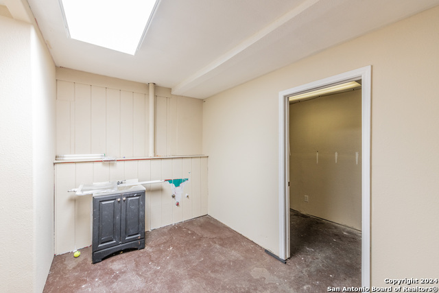 Listing photo id 13 for 1006 West Ave