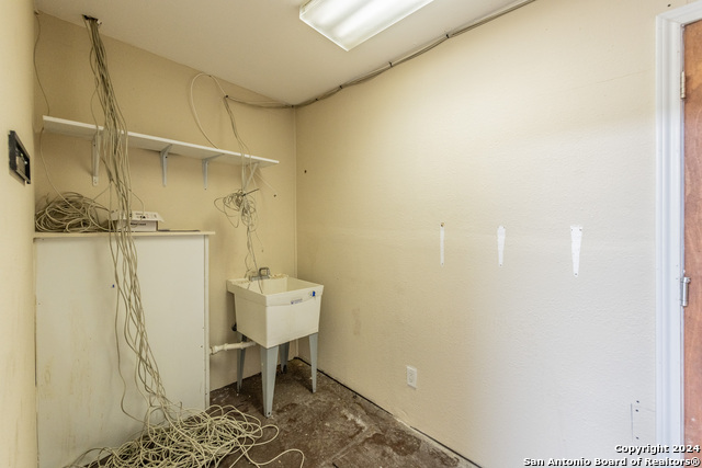 Listing photo id 26 for 1006 West Ave