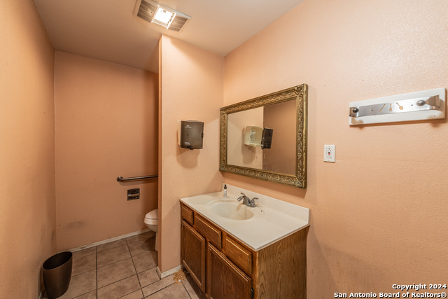 Listing photo id 37 for 1006 West Ave