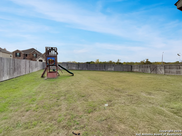 Image 31 of 33 For 8906 Monument Parke