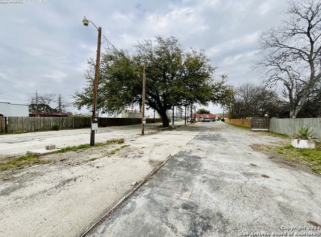 Listing photo id 17 for 2543 Goliad Rd