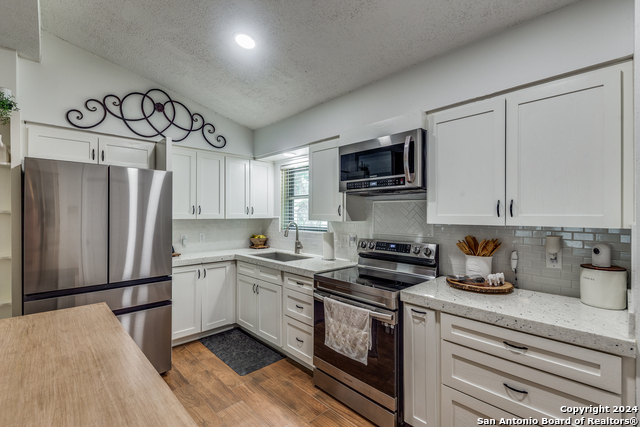 Listing photo id 2 for 12322 La Albada St