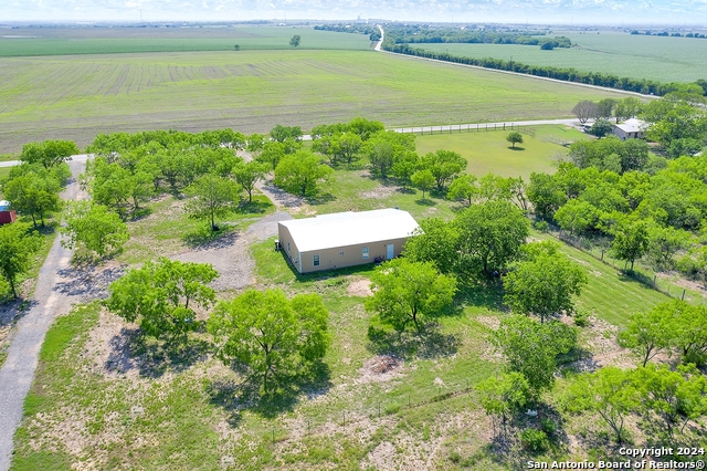 Listing photo id 21 for 1029 Nickerson Farms