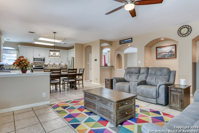 Listing photo id 3 for 22702 San Saba Bluff