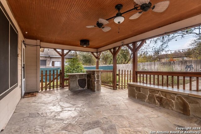 Listing photo id 23 for 2215 Muuga Manor