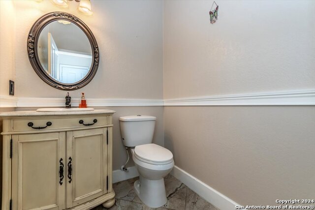 Listing photo id 3 for 2215 Muuga Manor