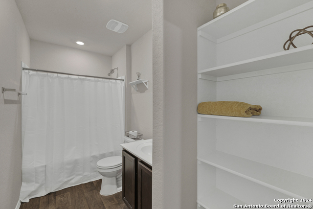 Listing photo id 13 for 924 Adler Way