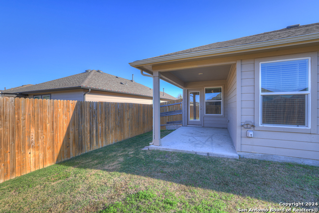 Listing photo id 16 for 924 Adler Way