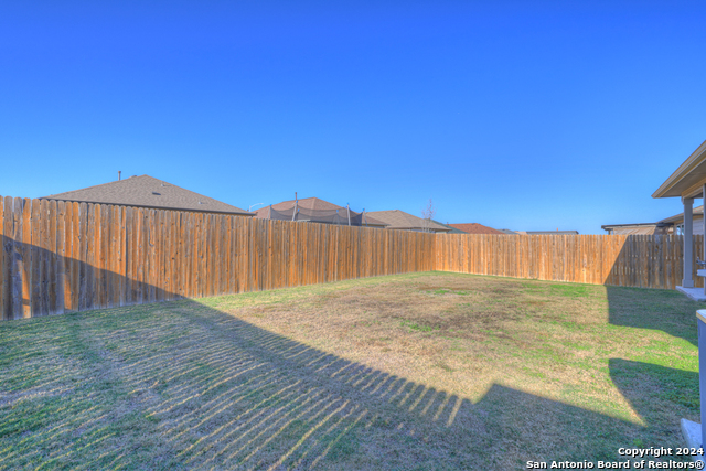 Listing photo id 18 for 924 Adler Way