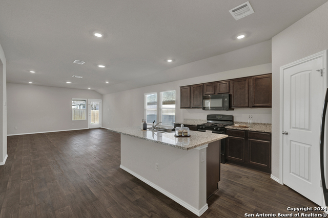 Listing photo id 2 for 924 Adler Way